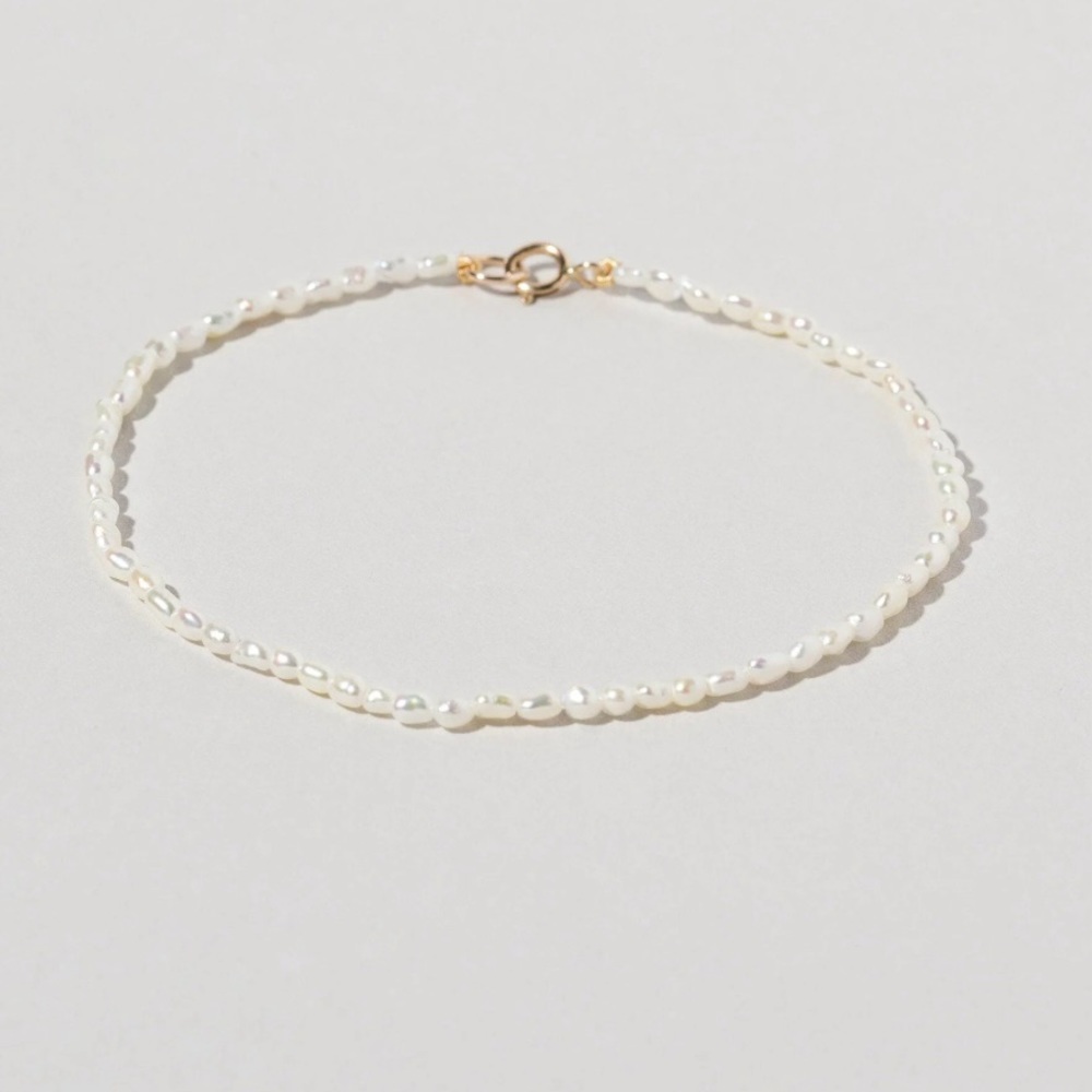 Mociun Seed Pearl Bracelet in White